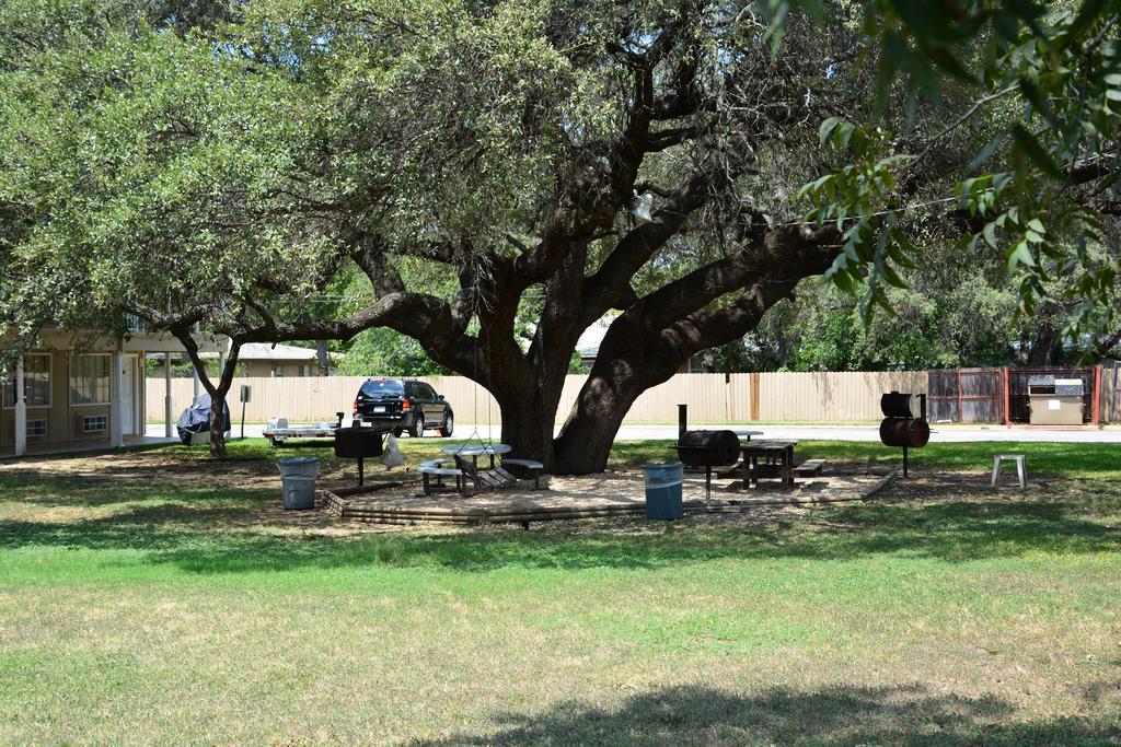 Inn Of Uvalde Exterior photo